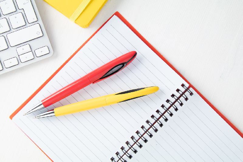 Stylo à bille en plastique - embout chromé - encre bleue - couleur rouge_1