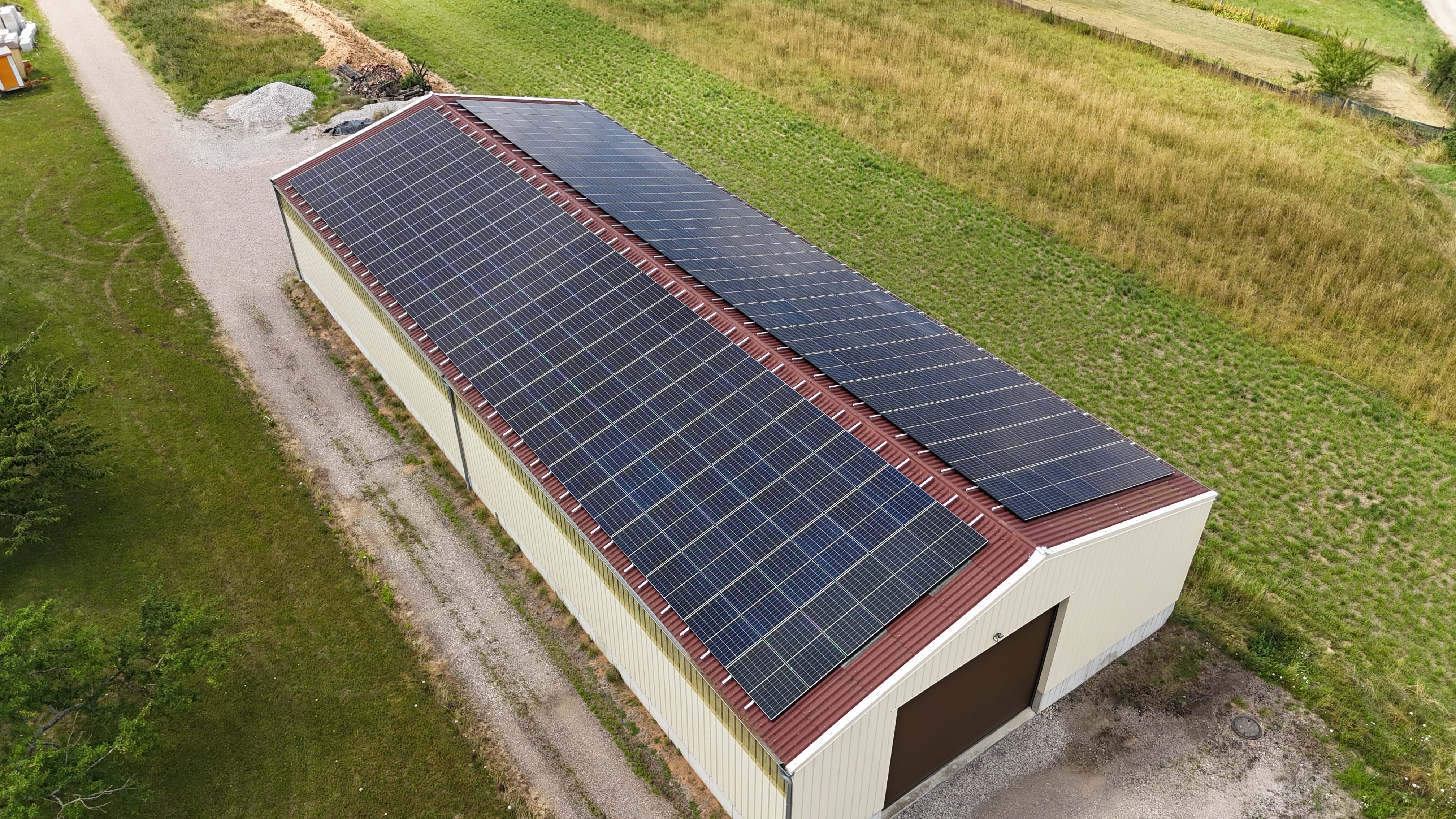 Hangar photovoltaïque agricole - 224 panneaux- 500m² - 99.68 kWc_1