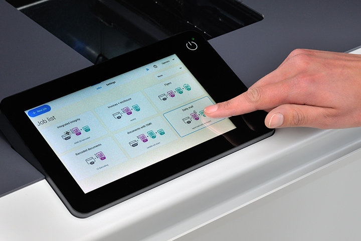 Machine de mise sous pli rapide, intuitive, intelligente tous les environnements de travail - Vitesse de traitement 3 800 enveloppes par heure - DS-77 iQ_1