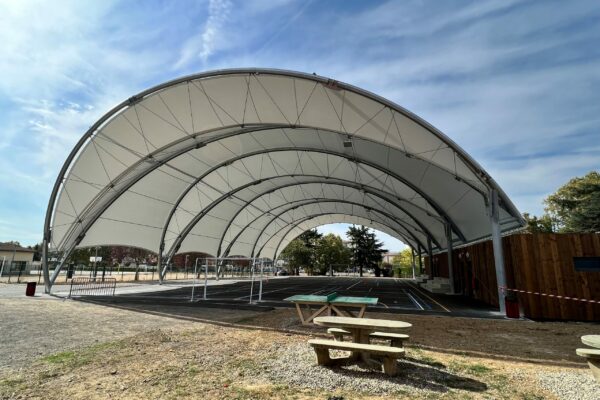 Couverture de terrain pétanque et multisport sur mesure - Matériaux haute qualité - Normandie Structures_1