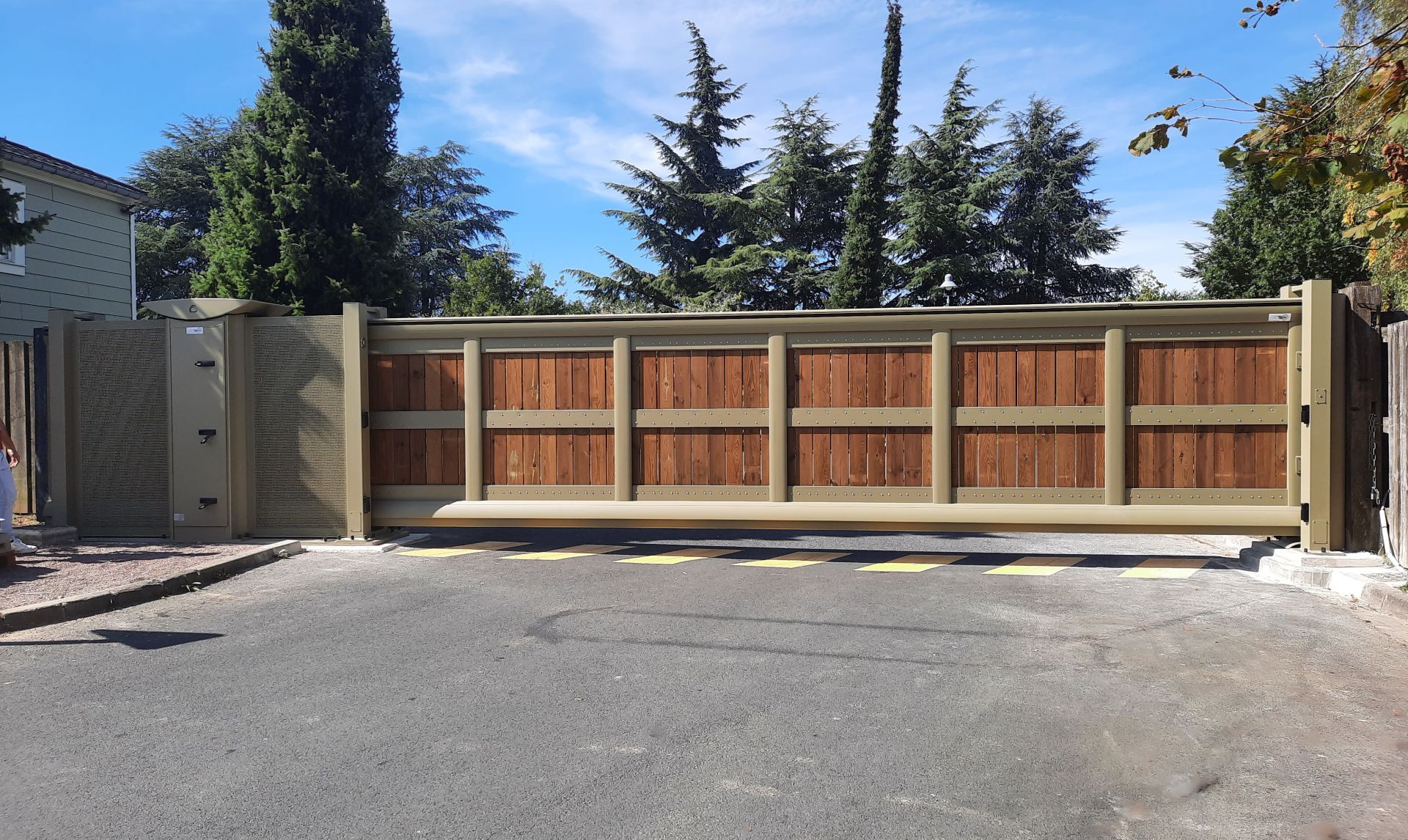 Portail autoportant rapide Ulmalu® 800 Rapid 50 - contrôle d'accès intensif - passage 4 à 8 m - motorisation industrielle_1