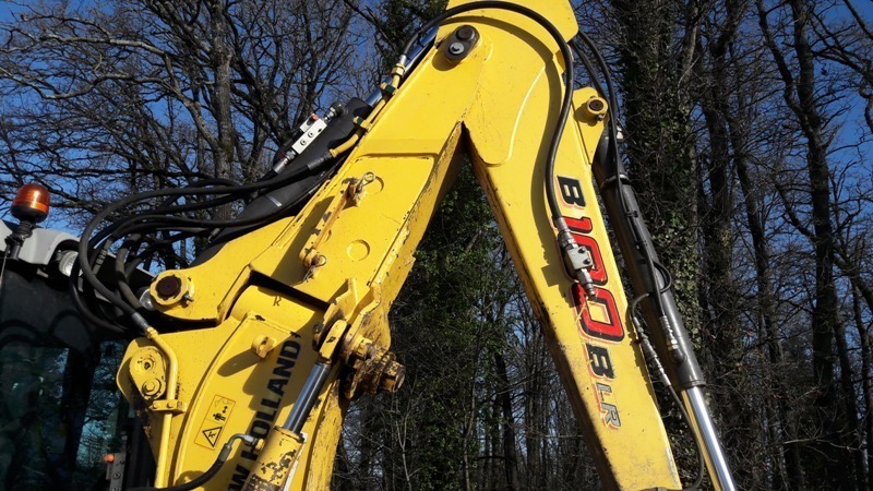 Tractopelle new holland b 100 ban_1