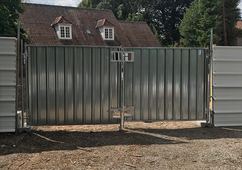 Portail bardé véhicule 4,3m*2m - cadre pré-galvanisé, tôle sécurisée et renforcée_1