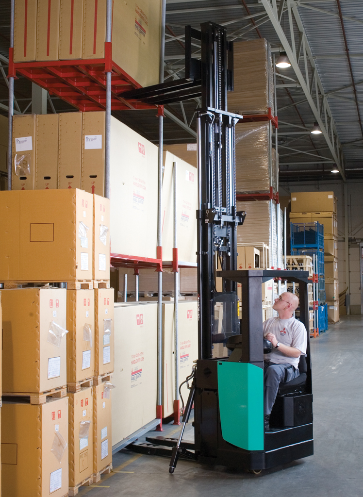 Location courte durée - Gerbeur électrique Mitsubishi SBS15N - Porté assis - 1500 kg - Levée jusqu'à 6500 mm_1