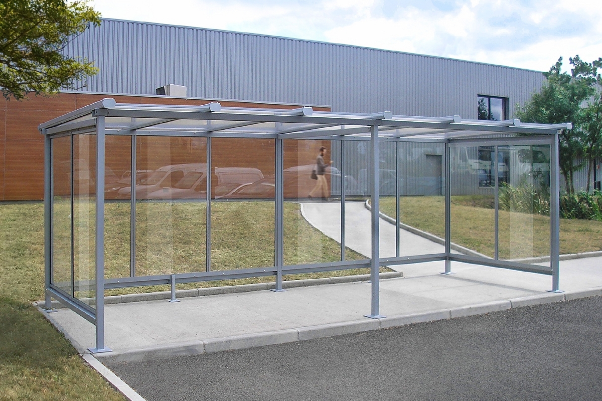 Abris fumeurs - Toit plat pente arrière - Série AP - Sur mesure - Options et dimensions personnalisables_1