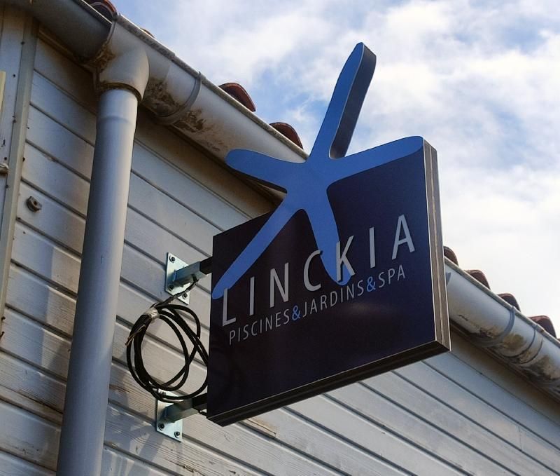 Enseigne drapeau à la forme avec ou sans option lumineuse à LED_1