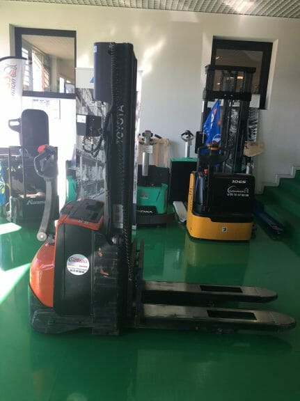 Gerbeur électrique d'occasion Toyota 8SM12 - Duplex - Hauteur de levage 2900 mm - Capacité 1200 kg - Année 2012_1