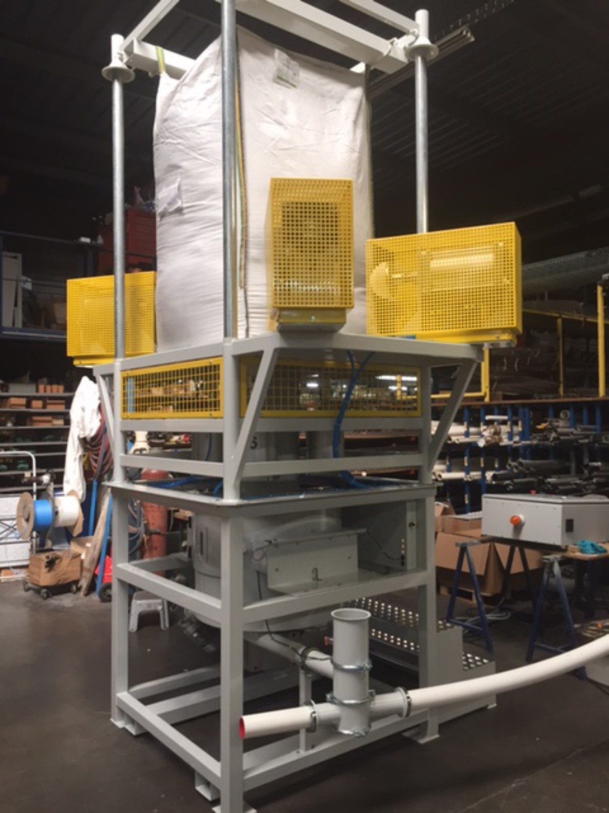 Station de vidange et secouage Big-Bag - avec 8 vérins pneumatiques et trémie à fond plat_1