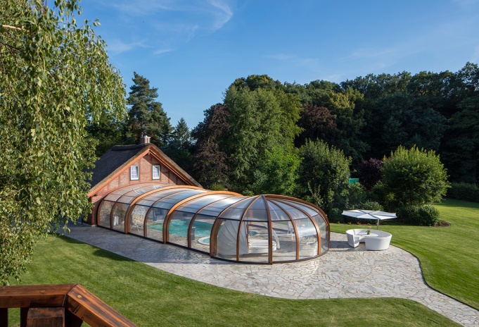 Abri piscine haut adossé / télescopique / motorisé / en bois_1