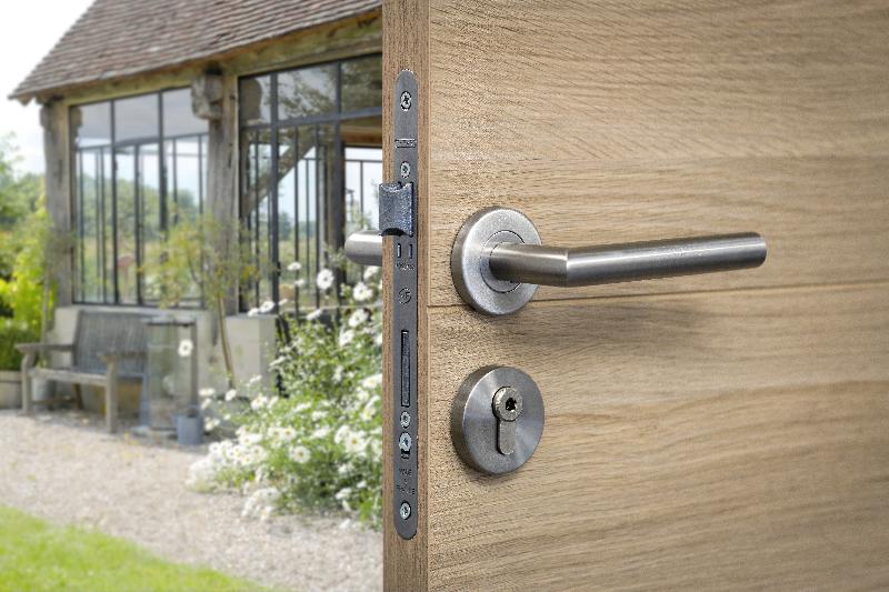 Serrure encastrable pour porte d'entrée Monomax NF - Têtière inox, pêne bipente réversible, garantie 10 ans - THIRARD_1