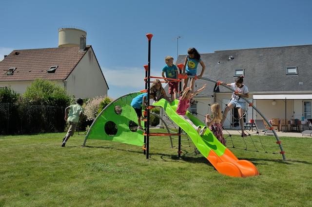 Structure de jeux Evo-Kids - 1 tour centrale avec 4 agrès - Structure pour aire de jeux_1