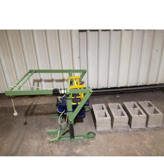 Pondeuse à parpaings compacte et légère, idéale pour la production de parpaings sur de petit chantier - RÉF. RMI03-ET_1
