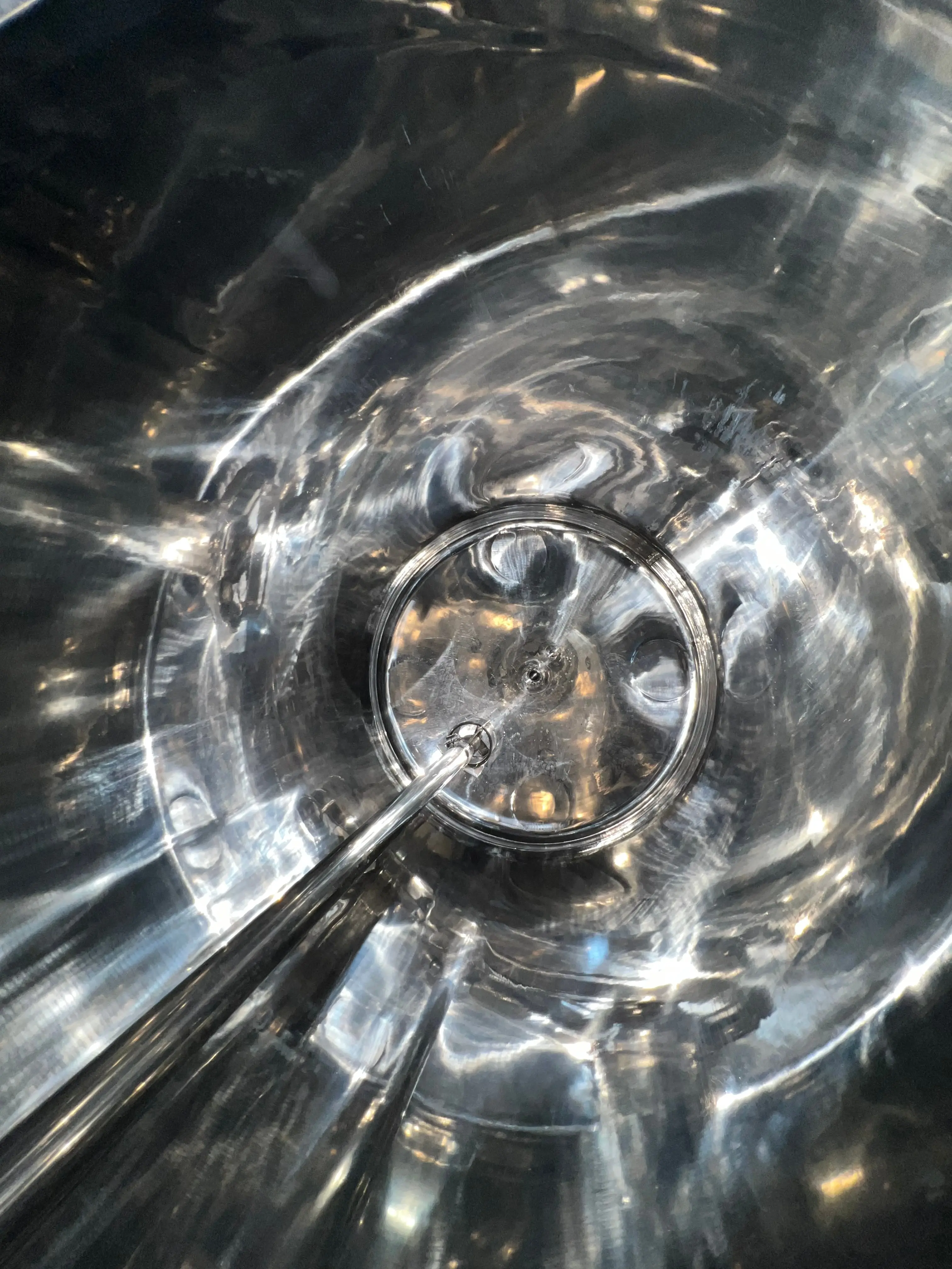 Cuve en Acier Inoxydable de 2400 Litres Avec Pompe à Vide, Agitateur et panneau de contrôle. - Référence : C13459_1