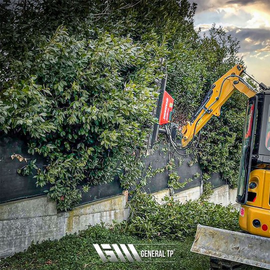 Taille-haie hydraulique Série BTC - Pour mini-pelles et pelles hydrauliques de 2.5 à 14 tonnes - Technologie Sharp-Cut - Lames en Hardox 450_1