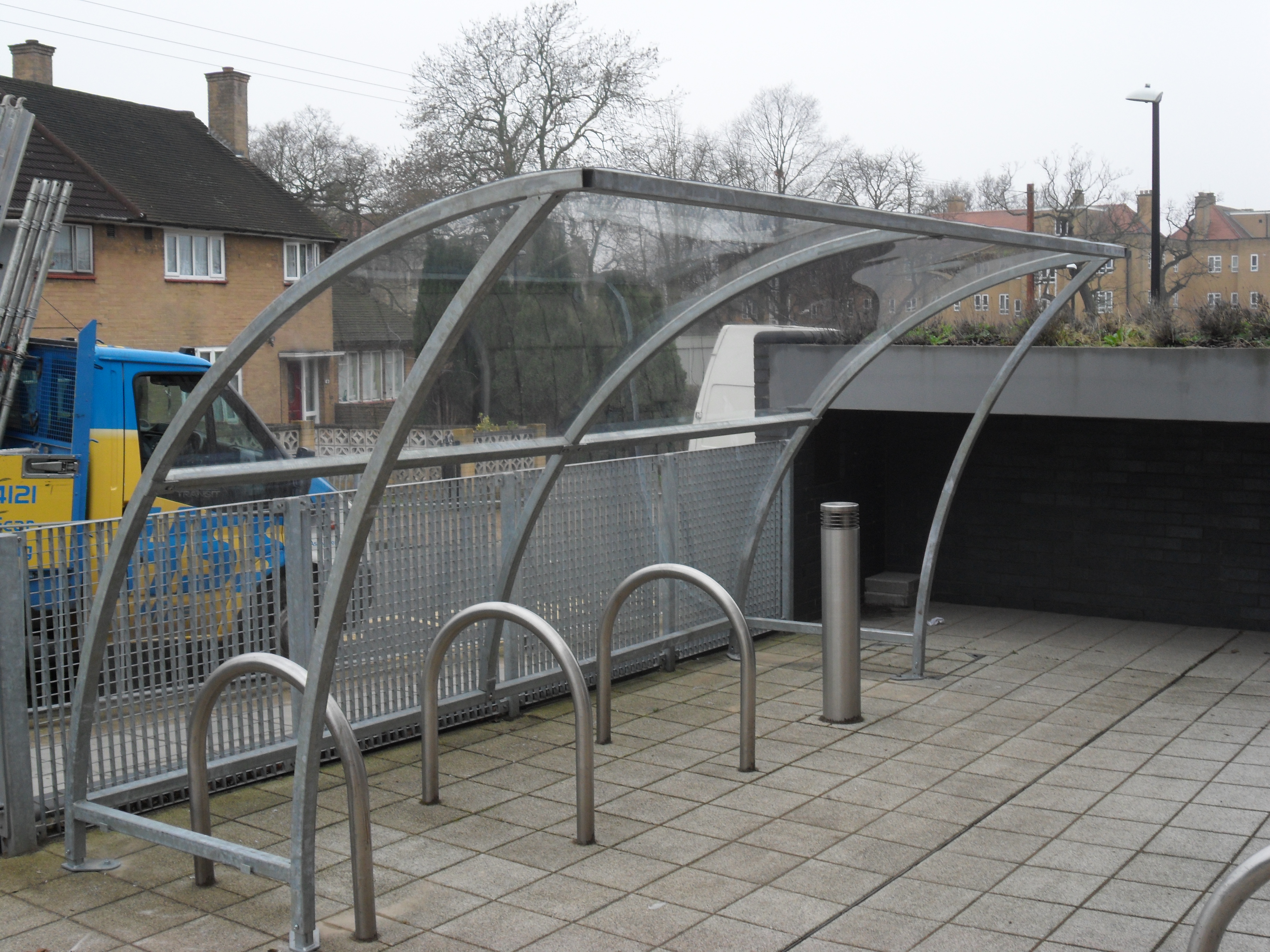 Abri vélo semi-ouvert Paris - structure en acier galvanisé ou revêtement poudre - bardage en polycarbonate 5 mm - pour 10 vélos_2