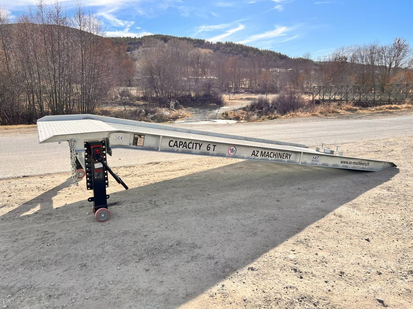 Rampe de quai mobile galvanisée AZ Ramp Prime XS - Achat ou location - Capacité de 6T à 10T - Modèle minimaliste et économique_1