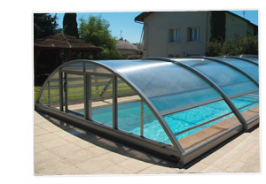 Abri piscine mi-haut Borneo / téléscopique / motorisé / en aluminium thermolaqué et polycarbonate alvéolaire_1