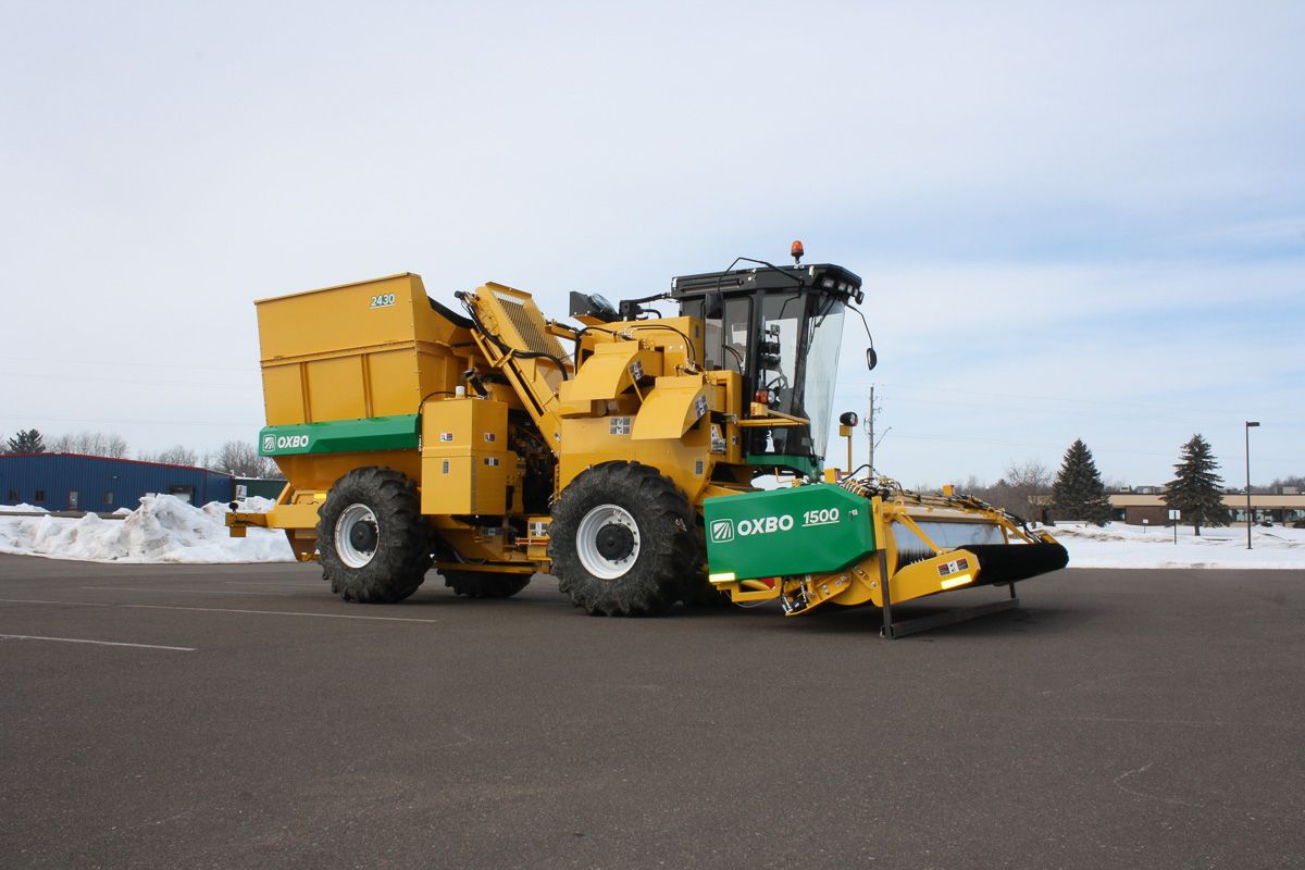 Arracheuse Oxbo 2430 - OxboCorp - Longueur sans tête 8.18 à 11.13 m - Largeur 2.59 m - Multi-récoltes_1