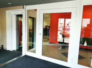 Porte solide et ultra-résistante pour issue de secours et anti-intrusion