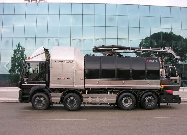 Véhicule d'aspiration Tornado avec réservoirs latéraux arrondis