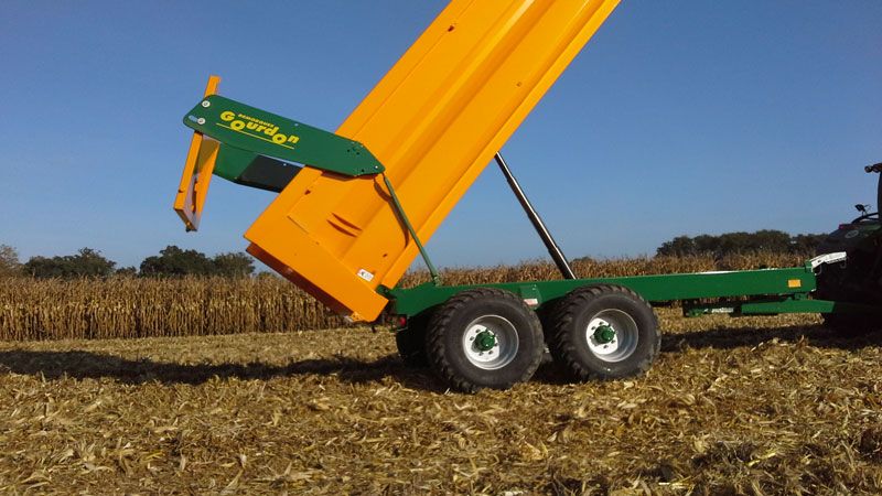 Remorque agricole G 160 avec caisse cônique et panneaux en acier