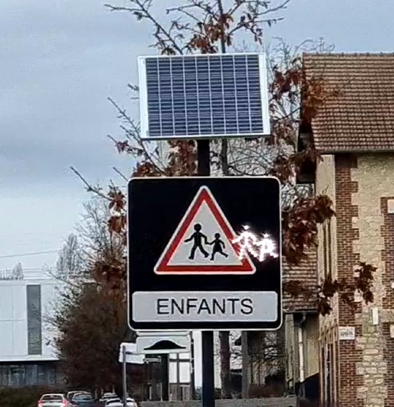 Panneau A13a défilant solaire_1