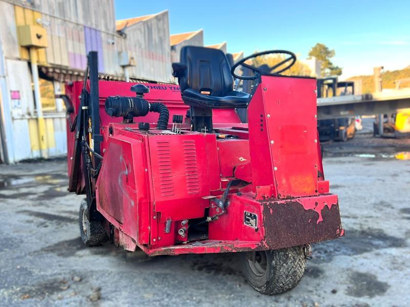 YNO 135-3 VEH Balayeuse diesel_1