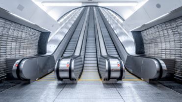 Escalier mécanique robuste, fiable  et polyvalent pour les grands espaces de transport public - Schindler 9700_1