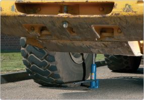 Crics bouteille type 4 - AC Hydraulic - capacité 4 t et 10 t - grande longueur de course - stabilité accrue_1