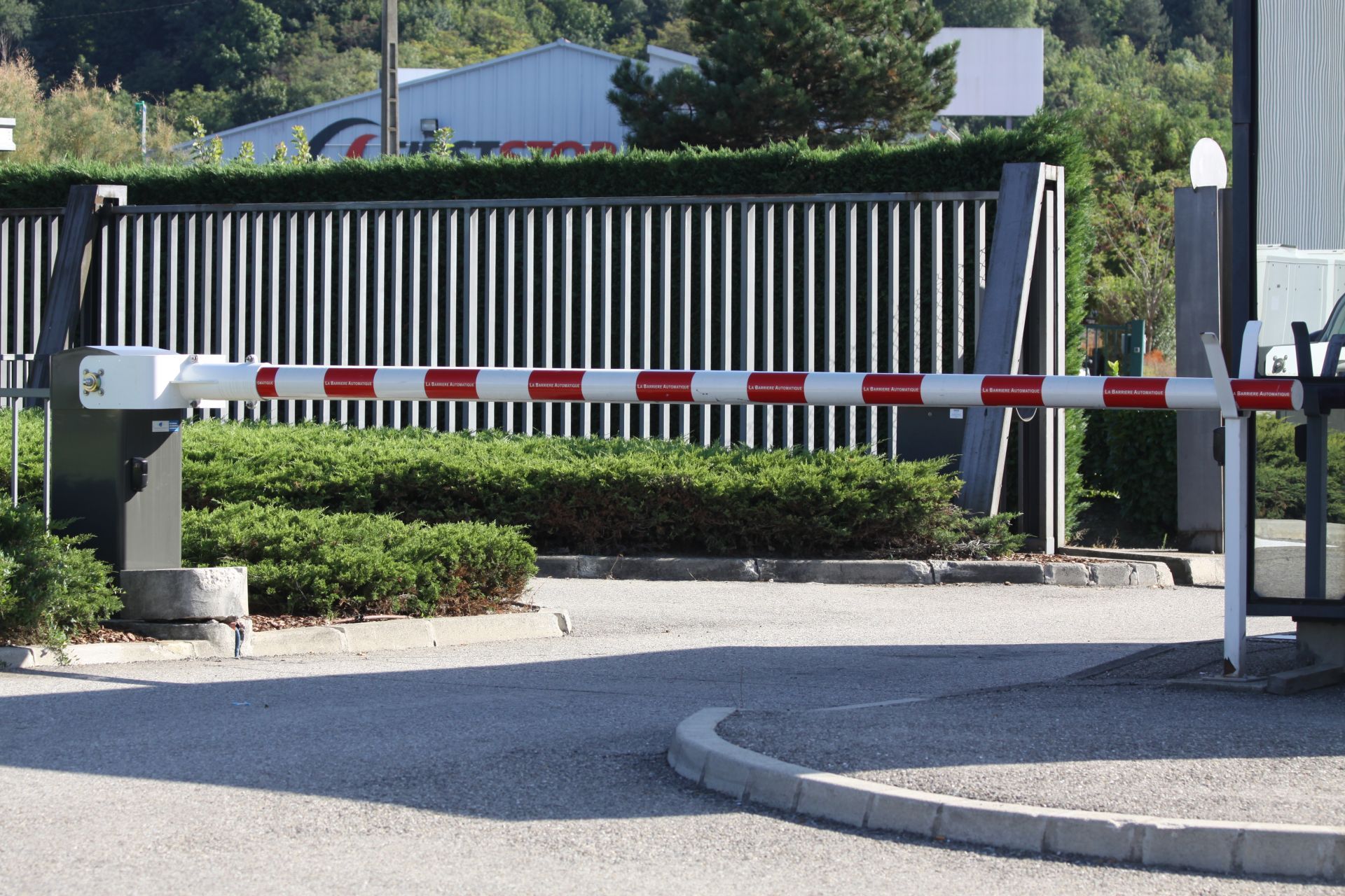 Barrière levante automatique - lisse axiale jusqu'à 10 m - service intensif et continu - LBA 10_1