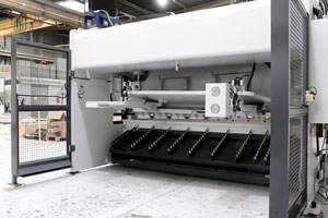 Cisaille guillotine Jean Perrot HNC - angle de coupe variable - commande numérique intuitive - coupe de 6 à 25 mm_1