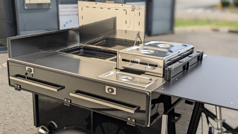 Triporteur street-food pour une restauration simple et qualitative lors d'événements, animations de quartier_1