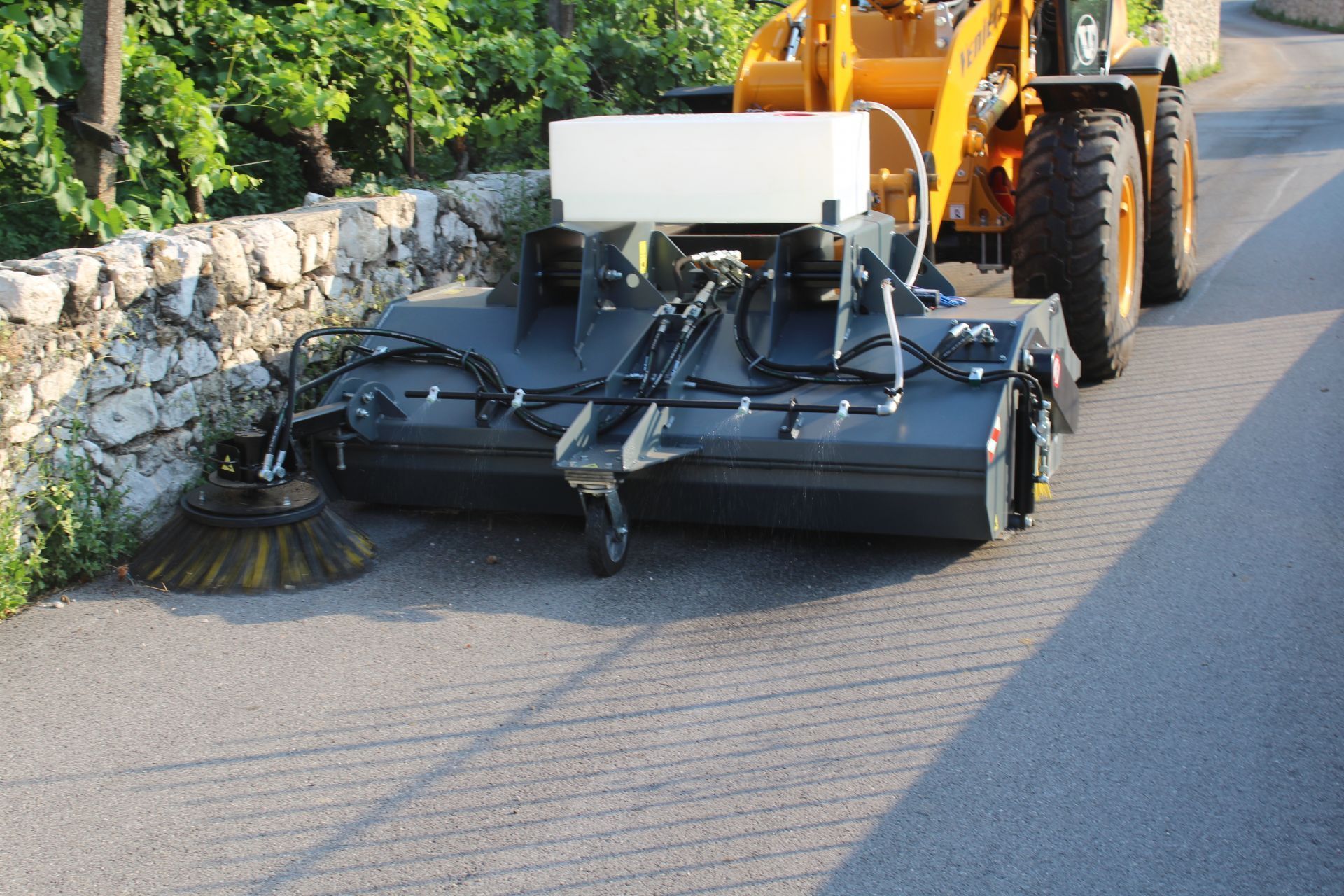 Godet balayeur ramasseur pour chariot élévateur pour télescopique_2
