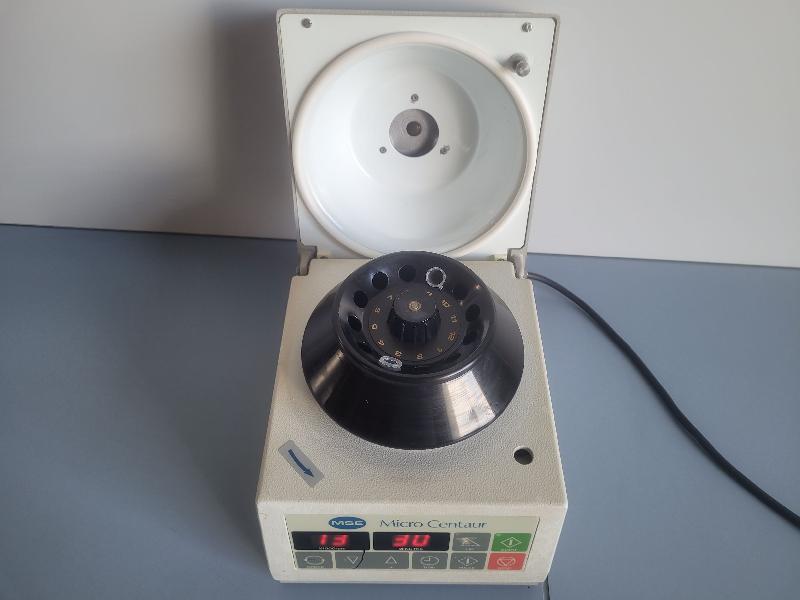Mini centrifugeuse de laboratoire MSE Micro Centaur SANYO_1