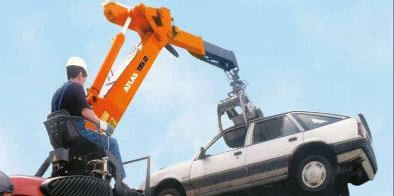 Grue auxiliaire Atlas 115.2 et 115 CS - Charge de levage 1,55 à 2,88 t sur 3,95 à 5,51 m - Norme DIN EN ISO 9001:2008_1