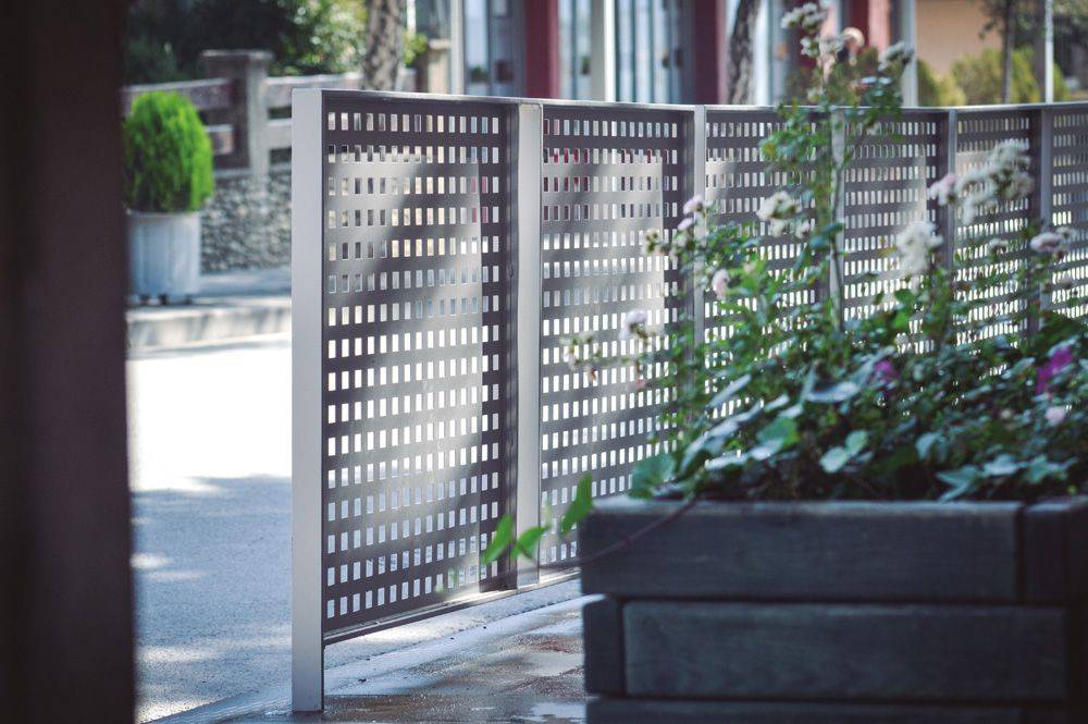 Barrière urbaine en acier VVBA210 - Traitement Ferrus anticorrosion - Coloris gris argent RAL 9006_1