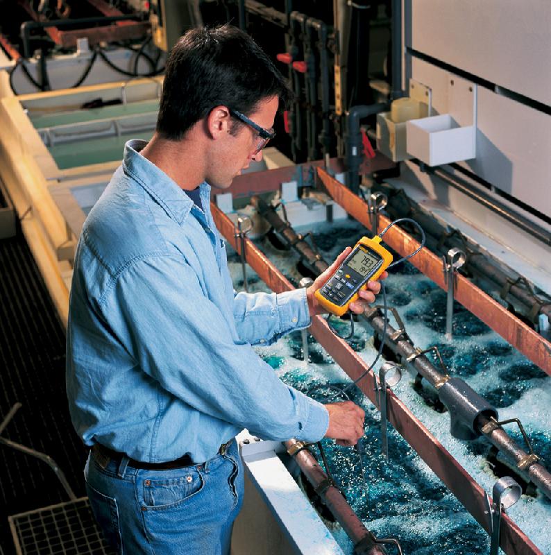 FL54-2B - Thermomètre numérique portable 2 voies thermocouples J/K/T/E avec double affichage rétro-éclairé - FLUKE_1