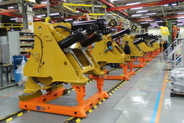 Ligne d'assemblage - technic one - chargeuses sur pneus_1