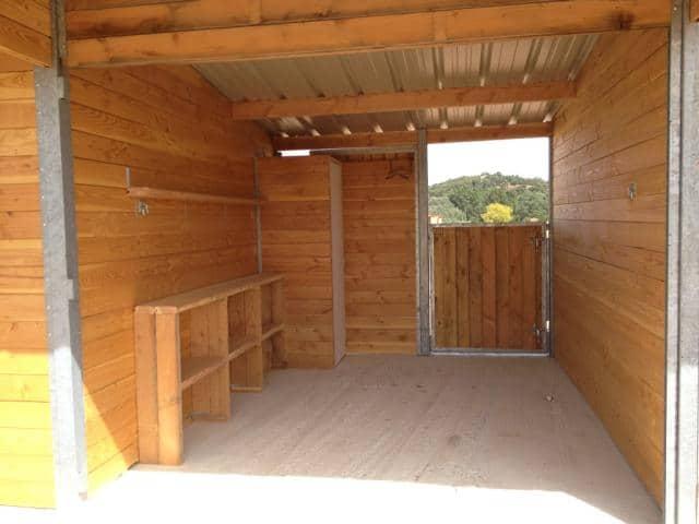 5 boxes et abri 3x3 Pro - BOX033 - LCI Cheval - parois bois Douglas 48mm, poteaux métal galvanisé_1