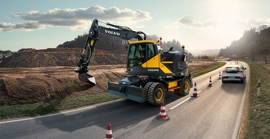 Machine de chantier Volvo EWR150E conçue pour les espaces restreints
