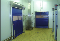 Porte rapide profil A7 - enroulement plastique - utilisation intérieure - 4500 x 4440 mm - matériaux agro-alimentaires inox et polyéthylène_1