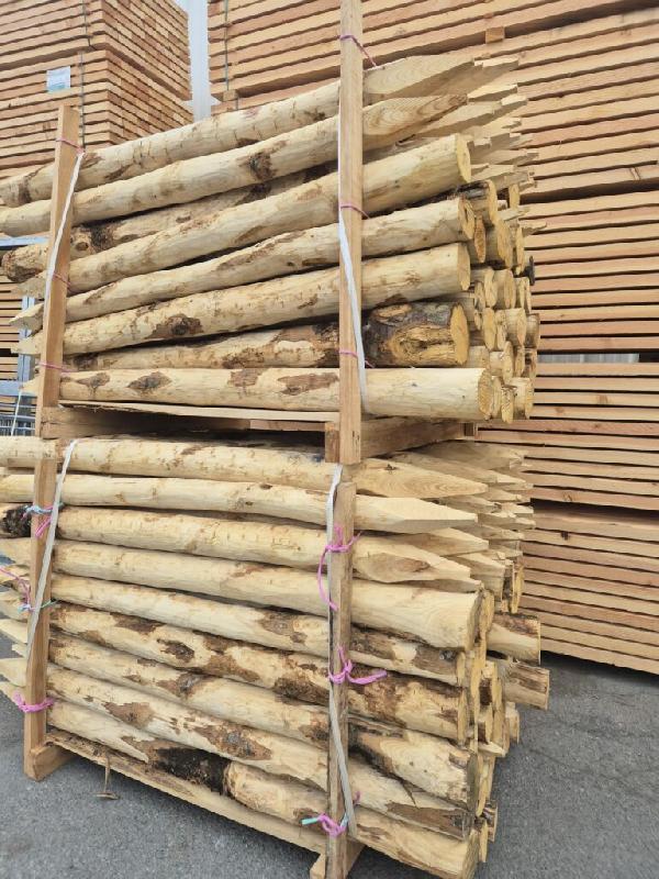 Piquets ronds en châtaignier pour pâturage - LIC003 - Robustes, durables et écologiques_1