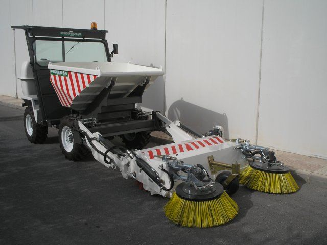 Ba-2500h-ag - balayeuse mécanique de voirie - Piquersa - moteur Perkins diesel 49,5 ch - transmission hydrostatique 4x4 - capacité 2500 kg_1