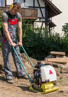 Plaques vibrantes Ammann APF 1033 - compacteur léger et compact pour petits chantiers_1