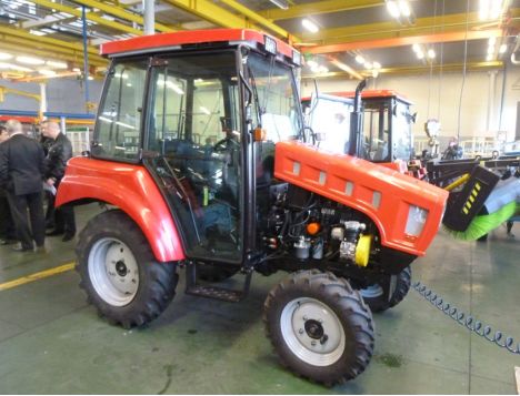 Belarus 320.5 - tracteur agricole - mtz belarus - puissance en kw (c.V.) 36/26,5 boîte de vitesses 16/8_1