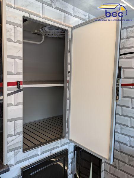 Camion marché boucherie 4m50 – Vitrine bombée BCC + réserve réfrigérée – 1146_1
