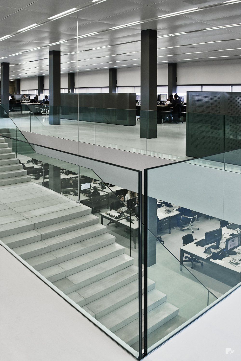 Garde-corps en verre - EeStairs Nederland BV - TransParancy, design discret et normes de sécurité_1