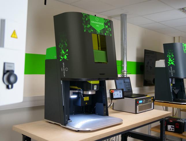 Machine industrielle de gravure laser pour le métal, entièrement automatisé - LW2_1