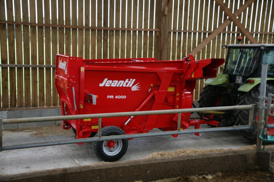Pailleuse agricole PR 6000 SD - Jeantil - Pour bottes rondes ou cubiques avec 2 démêleurs et trémie 450 L_1