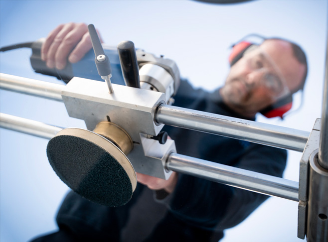 Vitrier Paris Express - Spécialiste de l'effacement des rayures sur verre avec technique innovante_1